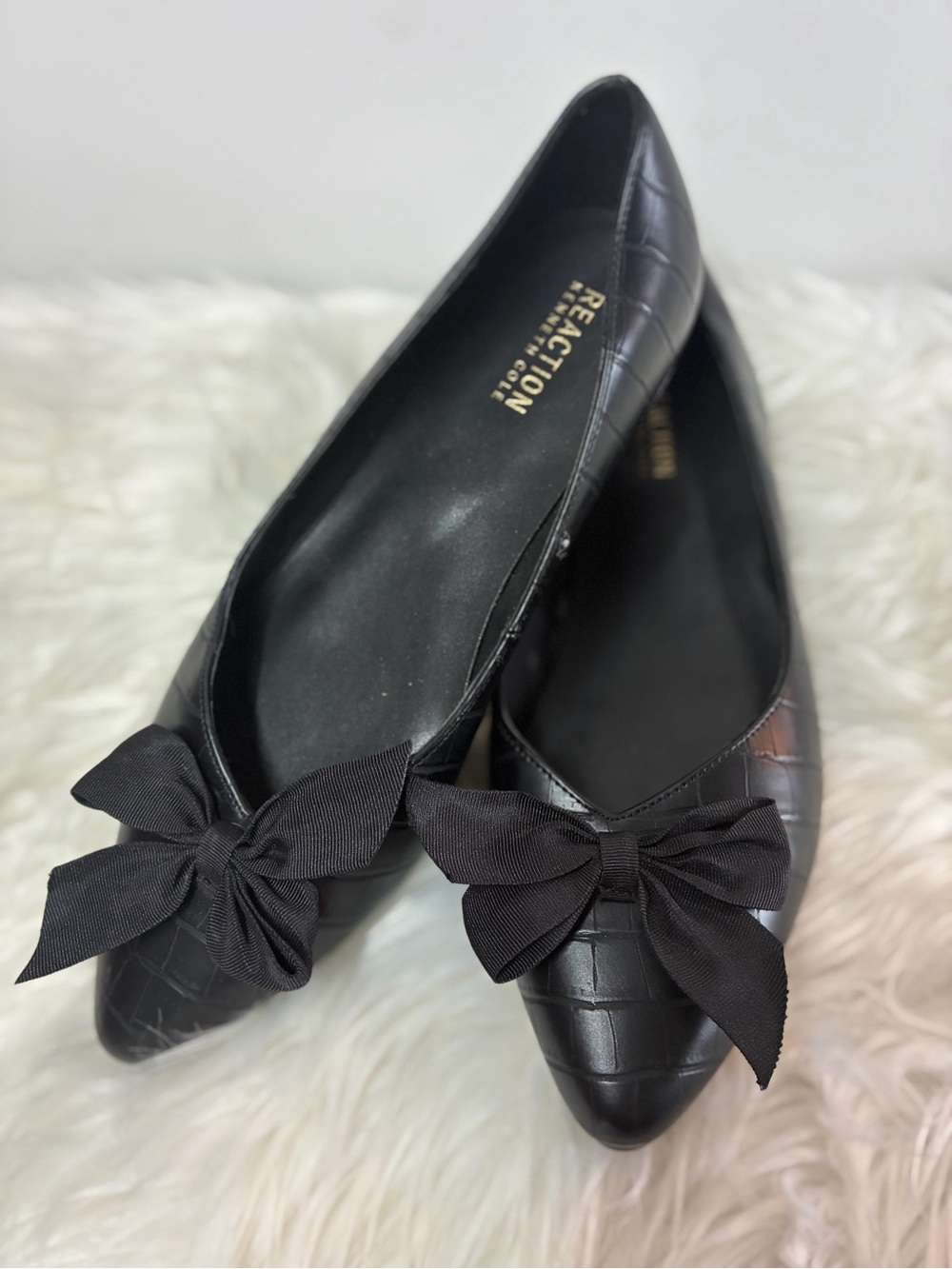 Kenneth Cole Reaction Black Croc-Texture Pointed Bow Flats